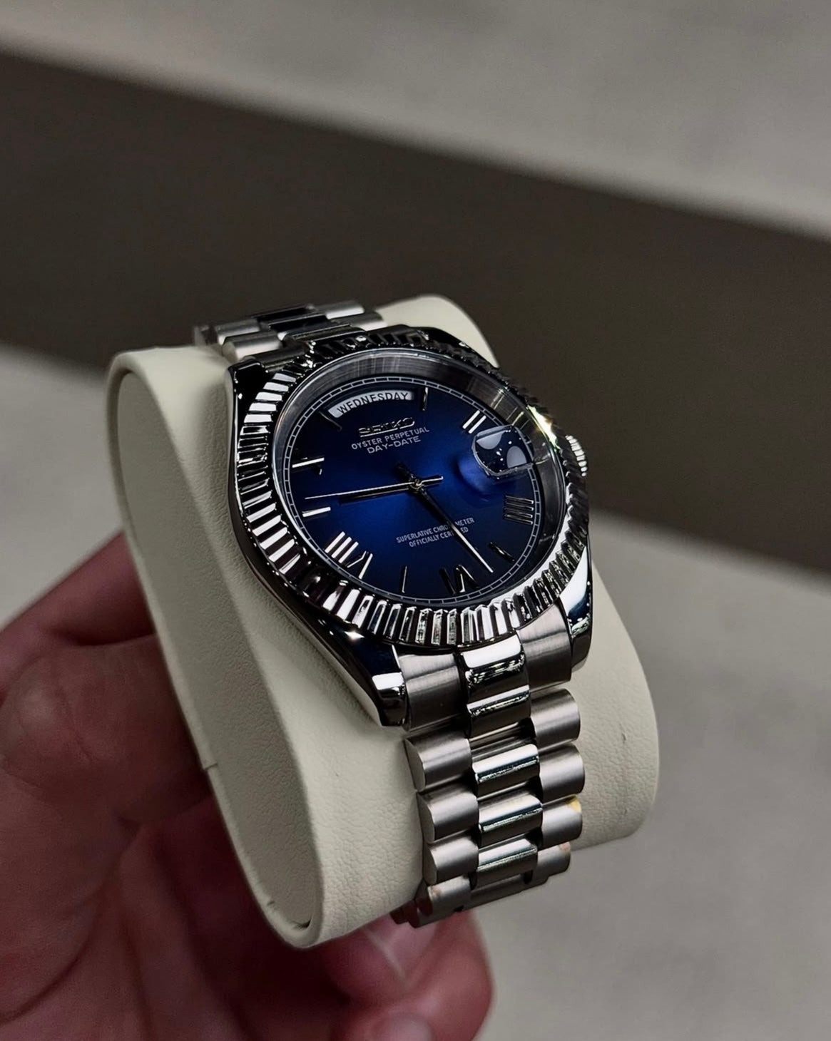 MONARCH BLUE ROMAN